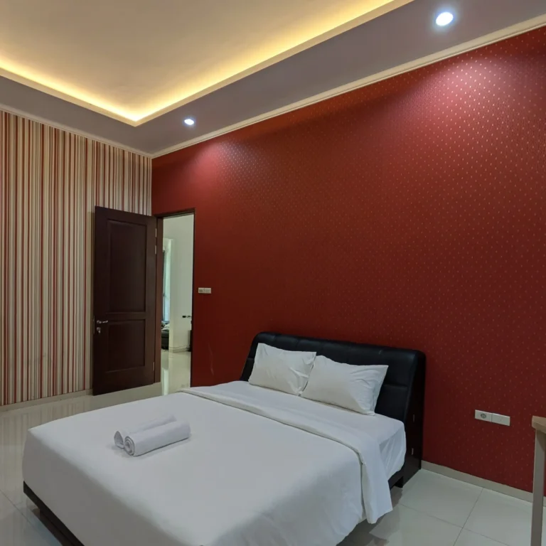 PXL_20251031_064424000.RAW-01.COVER