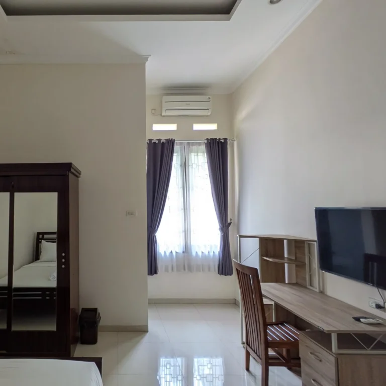 PXL_20251031_064953123.RAW-01.COVER